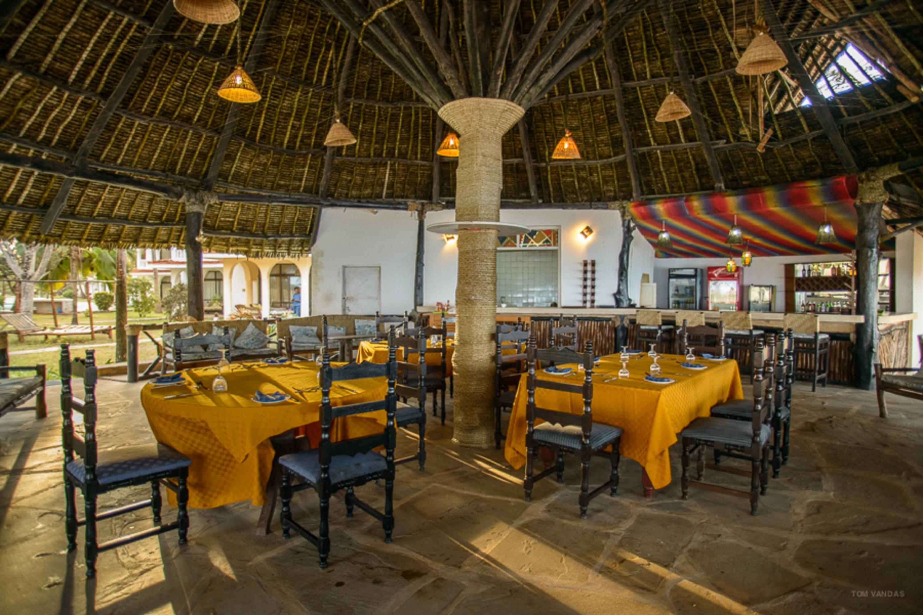 Bahari Dhow Beach Villas Diani Beach Exterior photo