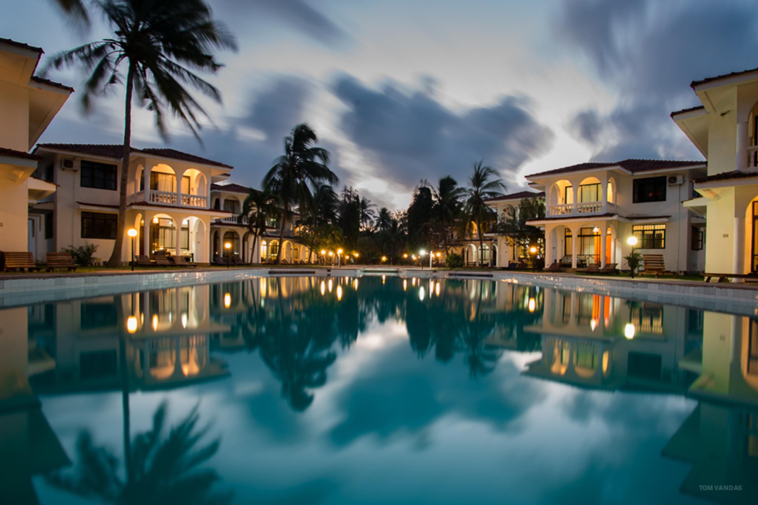 Bahari Dhow Beach Villas Diani Beach Exterior photo