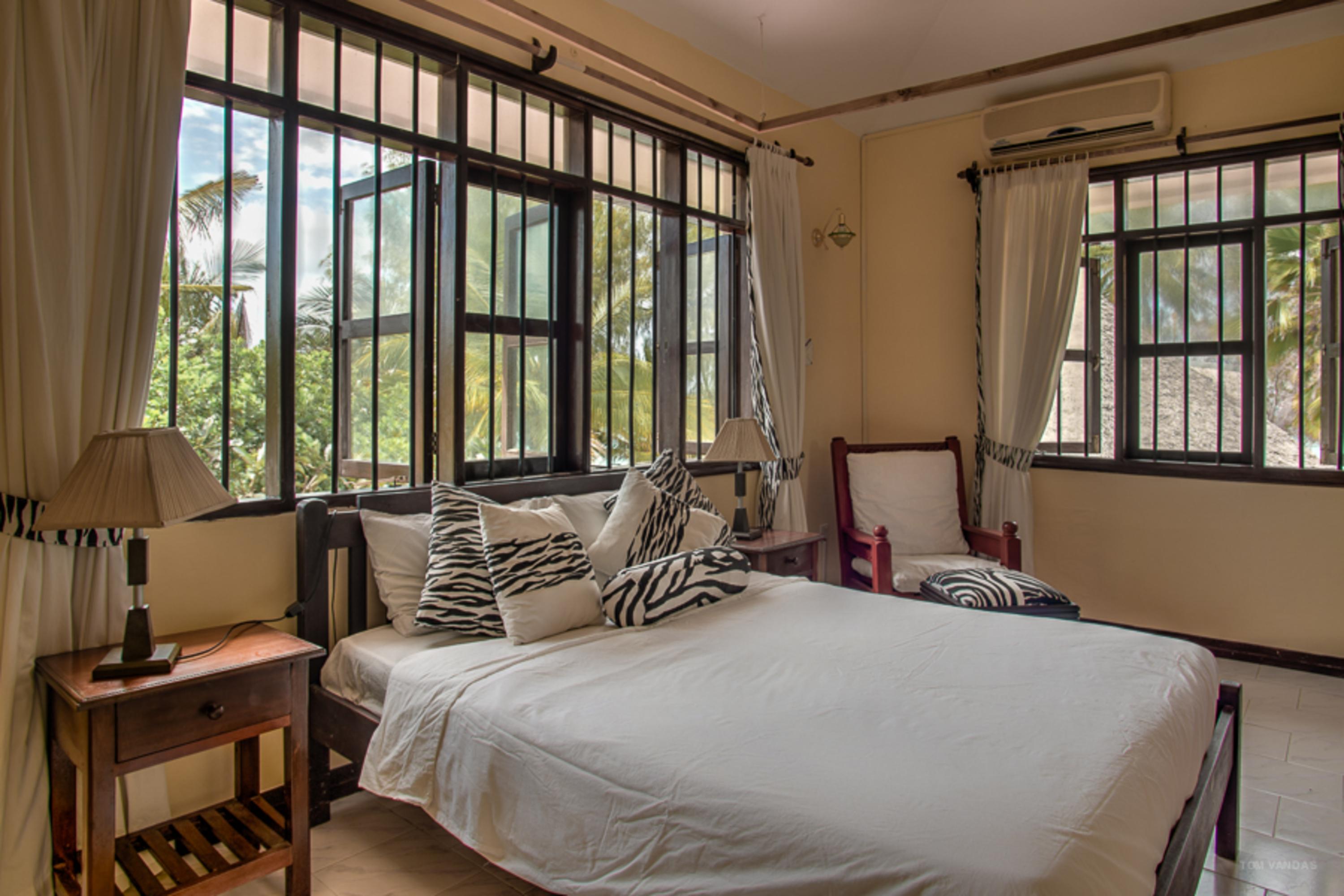 Bahari Dhow Beach Villas Diani Beach Exterior photo