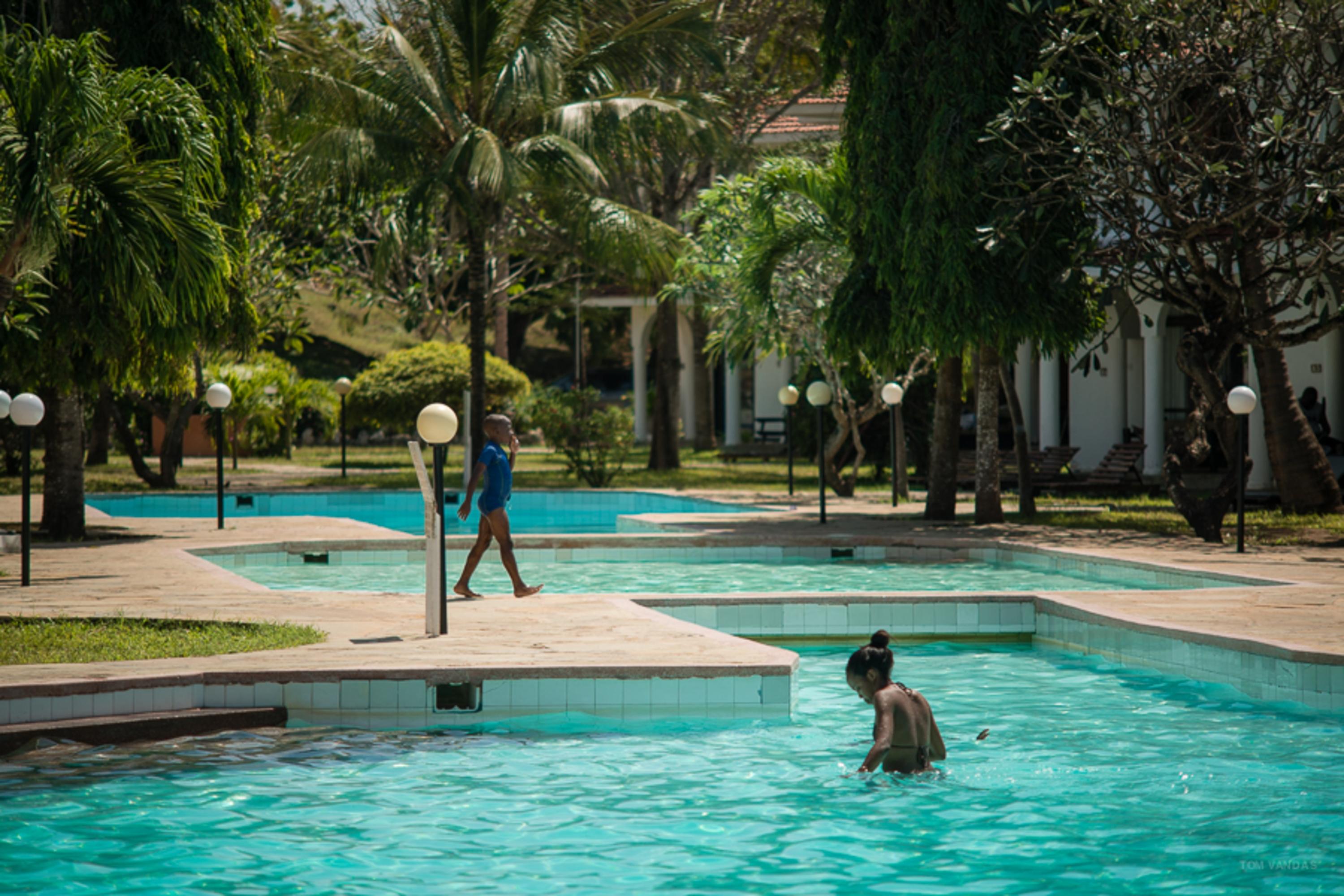 Bahari Dhow Beach Villas Diani Beach Exterior photo