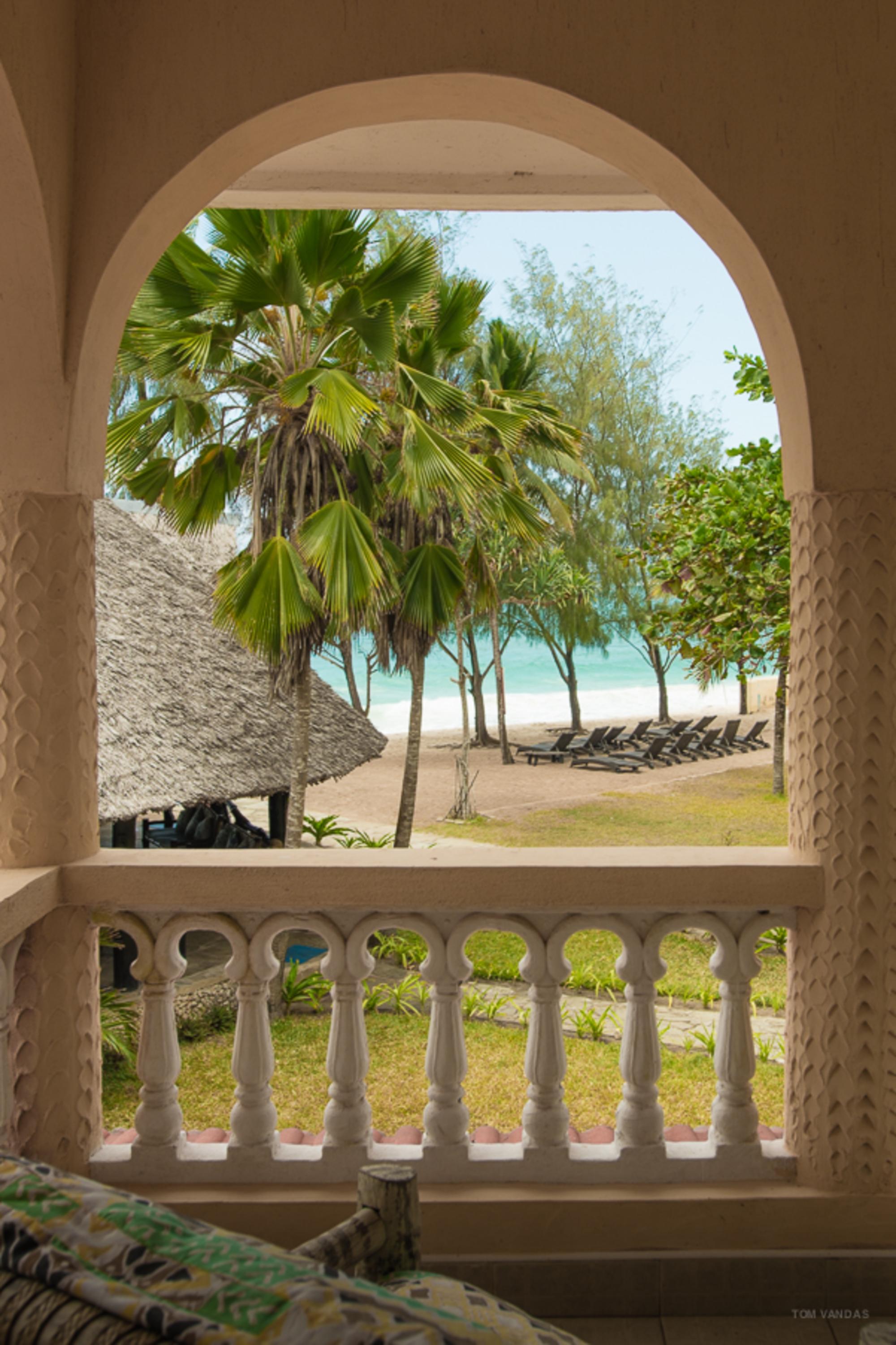 Bahari Dhow Beach Villas Diani Beach Exterior photo