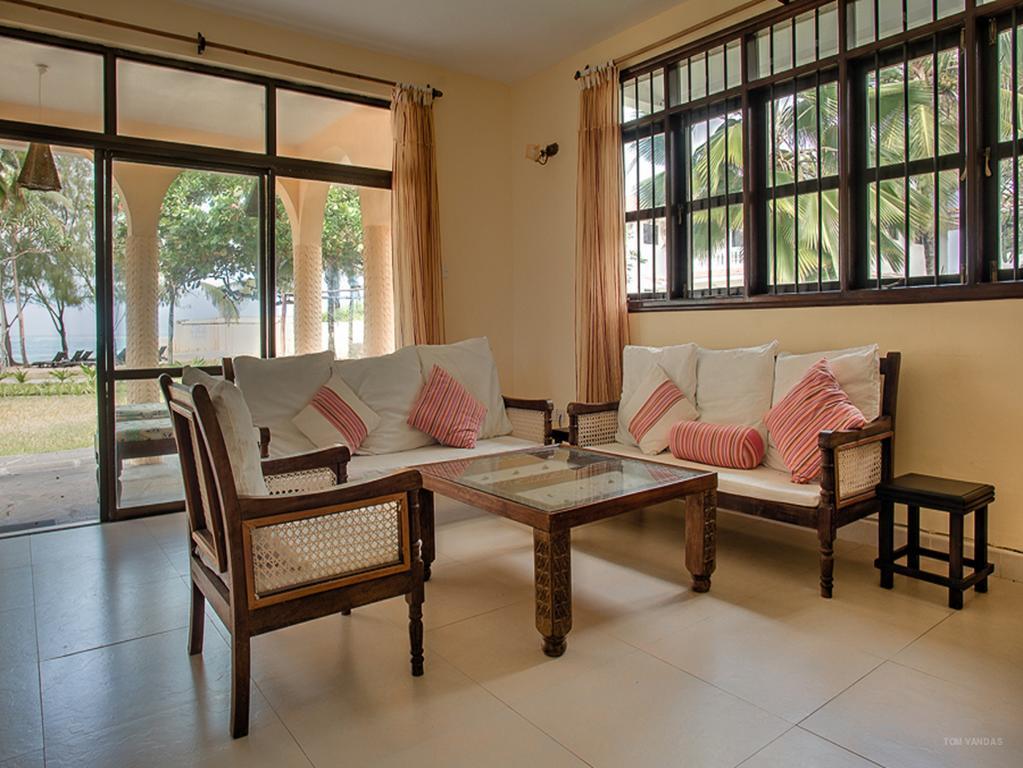 Bahari Dhow Beach Villas Diani Beach Exterior photo