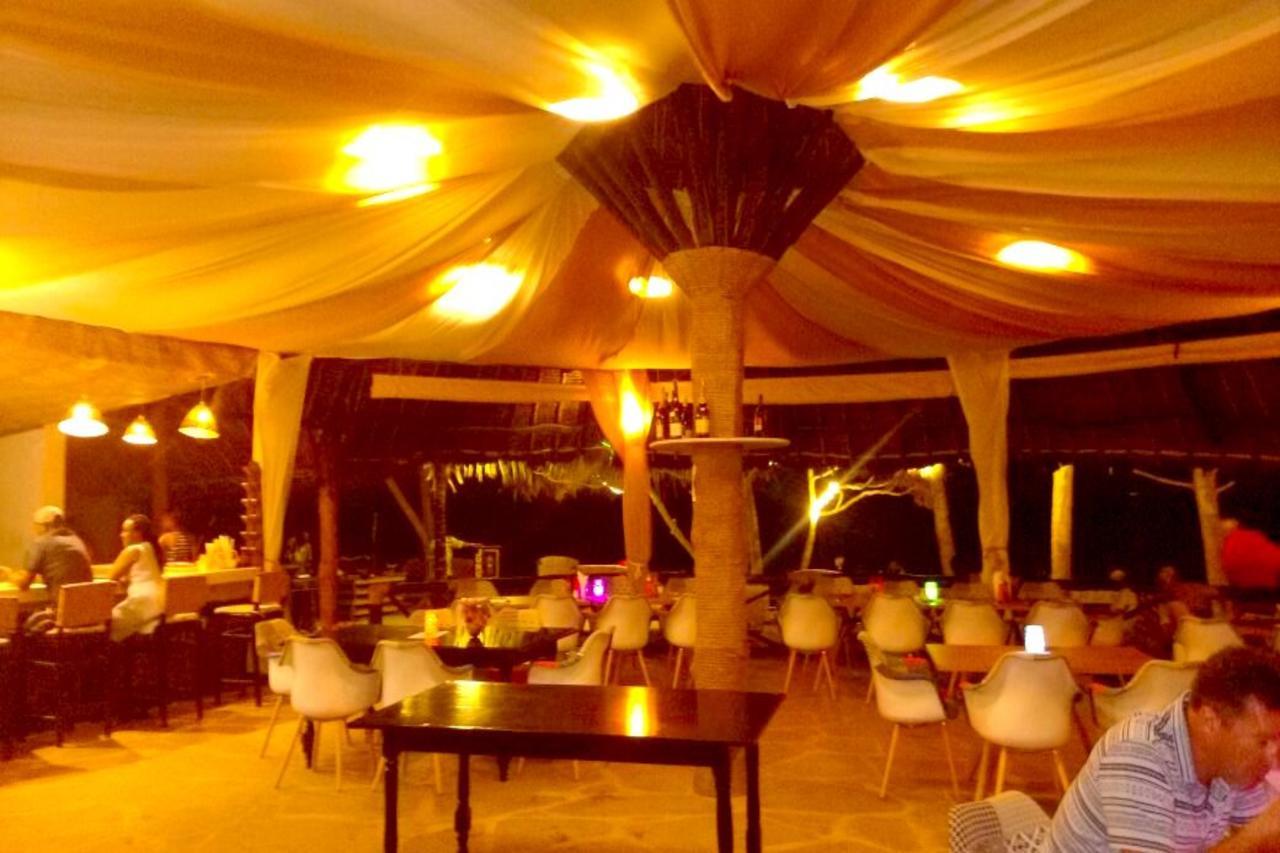 Bahari Dhow Beach Villas Diani Beach Exterior photo