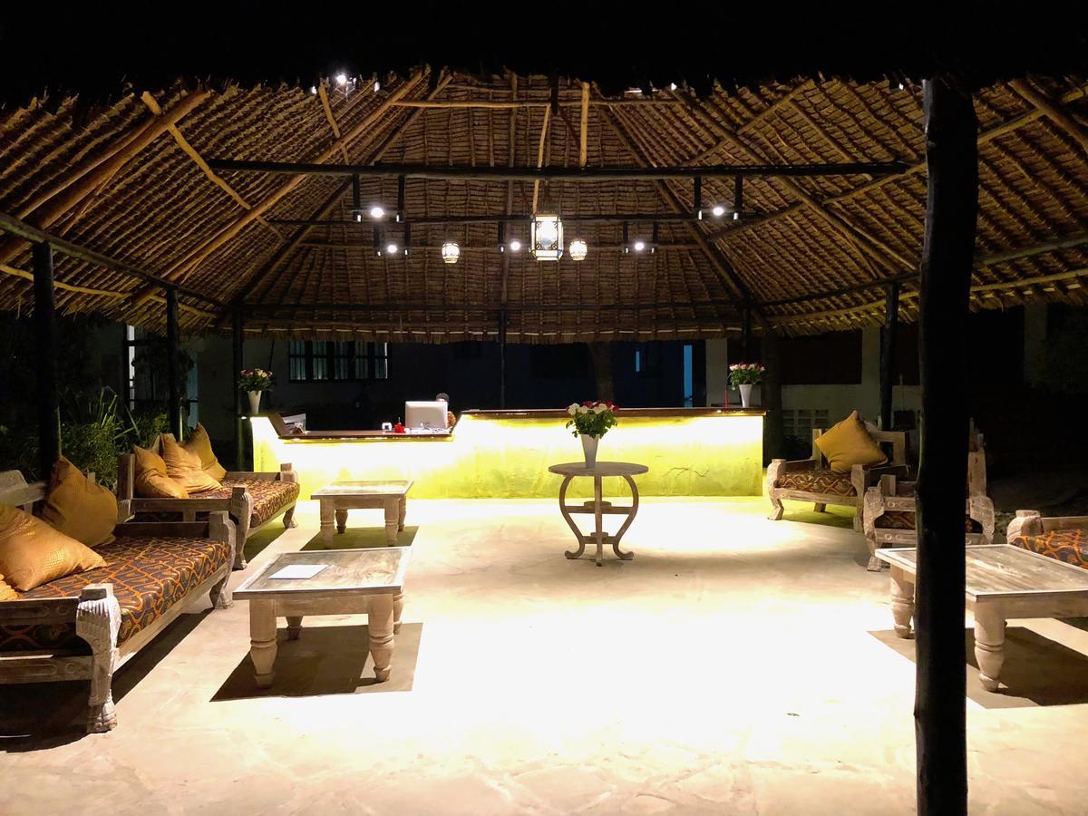 Bahari Dhow Beach Villas Diani Beach Exterior photo